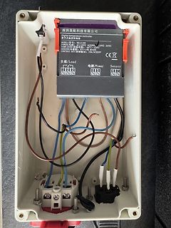 Digitaler Temperaturregler in Anschlussbox