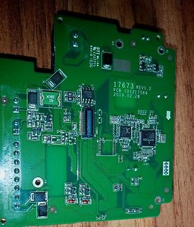 Grüne Leiterplatte mit elektronischen Bauteilen
