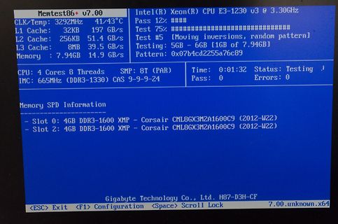 Abfotografierter Bildschirm eines Memtest86+ Hardware-Tests