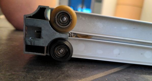 Rollwagen oder Schienenprofil mit Rollen