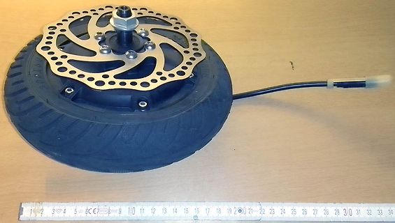 Elektromotor mit Bremsscheibe und Lineal