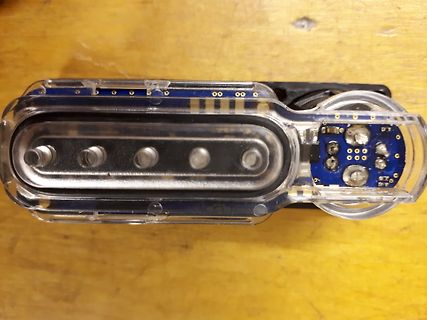 Geöffnetes elektronisches Gerät mit Leiterplatte