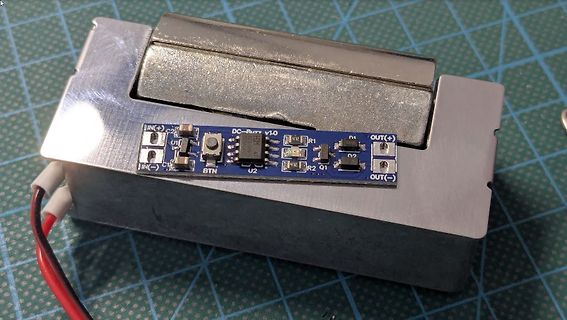 Leiterplatte auf Metallgehäuse