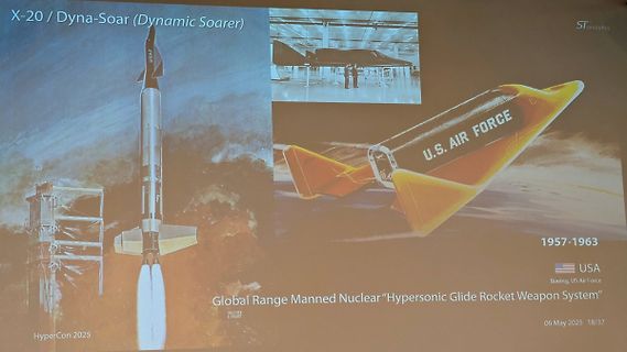 Foto einer Präsentation über das X-20 Dyna-Soar Projekt