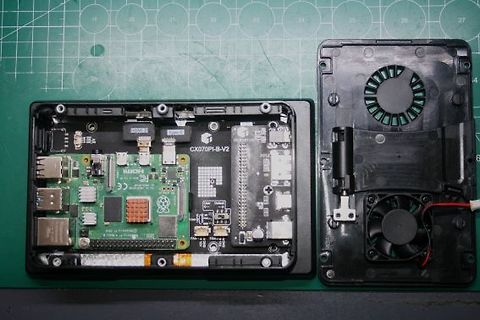 Raspberry Pi mit Gehäuse und Lüfter