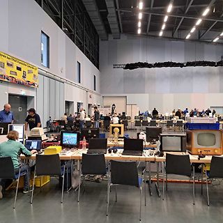 Computermuseum oder Retro-Computing Veranstaltung in einer Halle