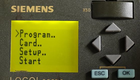Display eines Siemens Geräts mit Menüoptionen