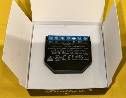 Shelly 2.5 Smart Switch in Verpackung