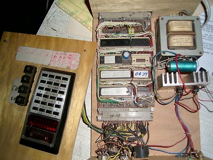 Aufbau einer Elektroniksteuerung auf Holzplatten