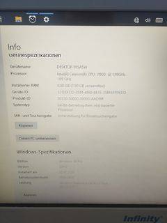 Foto eines Computerbildschirms mit Windows-Systeminformationen