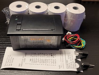 Mini-Thermaldrucker mit Papierrollen und Testausdruck