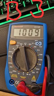 Digitalmultimeter mit Messwert 1009