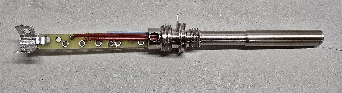 Elektronisches Bauteil mit Metallgehäuse und Leiterplatte