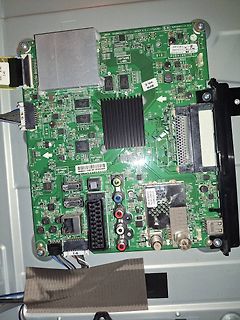 Innenansicht einer Elektronikplatine eines Fernsehers