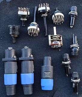 Verschiedene Audio-Steckverbinder und XLR-Buchsen