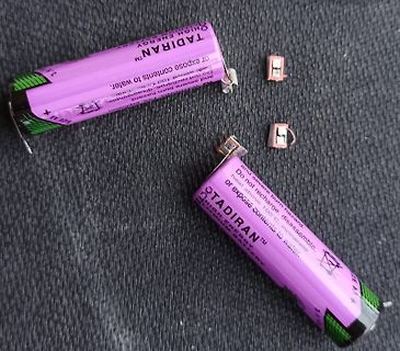 Zwei Tadiran Lithium-Batterien