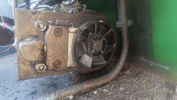 Verschmutzte mechanische Komponente mit Lüfterrad