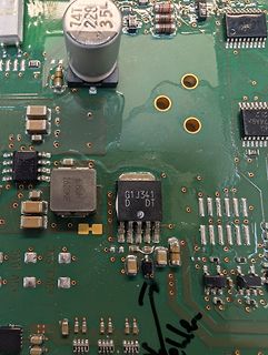 Nahaufnahme einer Leiterplatte mit elektronischen Bauteilen