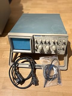 Tektronix 2225 Oszilloskop mit Netzkabel und Tastkopf