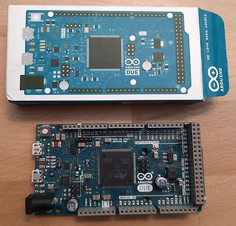 Arduino Due Board und Verpackung