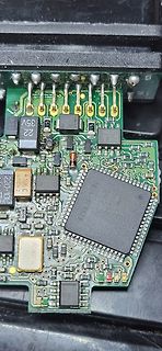 Nahaufnahme einer Leiterplatte mit integriertem Chip
