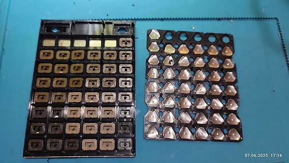 Zwei Teile einer Tastatur oder eines Matrix-Keypads