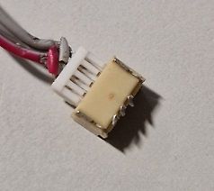 Elektrischer Stecker mit Kabeln