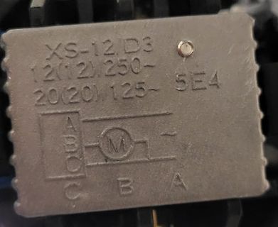 Beschriftung eines Bauteils mit Anschlussbezeichnung