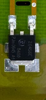 Makroaufnahme eines SMD-Bauteils auf Leiterplatte