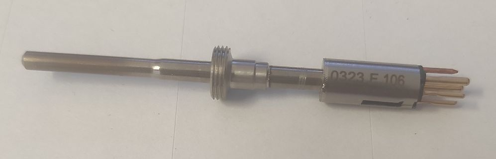 Metallischer Sensor oder Bauteil mit Kontakten