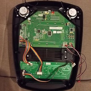 Innenansicht eines elektronischen Geräts mit Leiterplatten