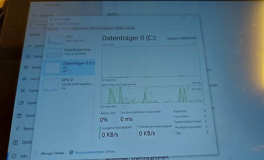 Foto eines Windows Task-Managers auf einem Monitor