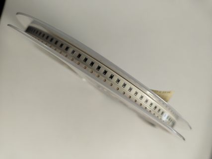 SMD-Bauteile auf einer Gurtverpackung