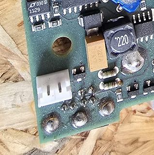 Nahaufnahme einer Leiterplatte mit elektronischen Bauteilen