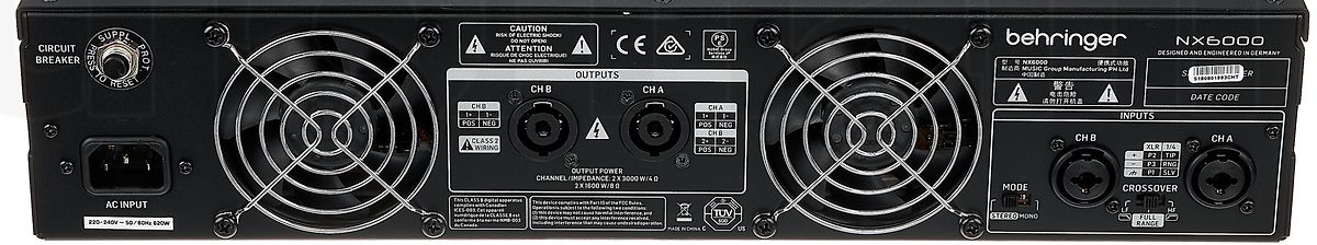 Rückseite eines Behringer NX6000 Leistungsverstärkers