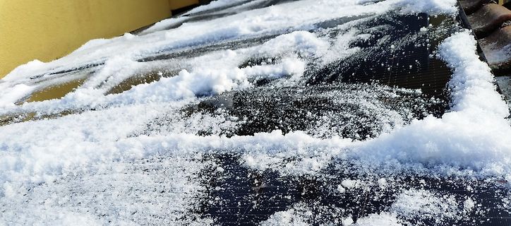Schneebedeckte Solarzellen