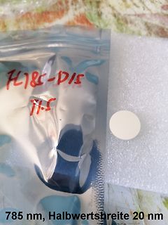 Beschrifteter Beutel und kleiner weißer Kreis