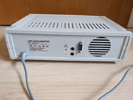 Rückseite eines µPC ACCU-MASTER Netzteils