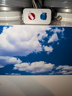 Regler an einem Gerät mit Wolkenmotiv