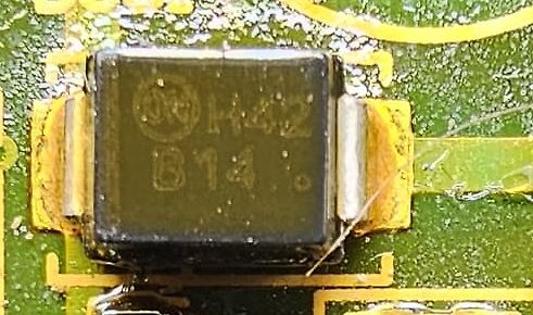 Nahaufnahme eines SMD-Bauteils auf Leiterplatte