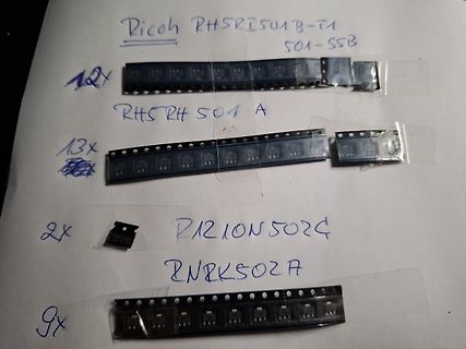 Handschriftliche Notizen und elektronische Bauteile