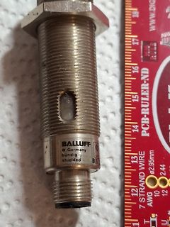 Balluff Sensor mit Lineal