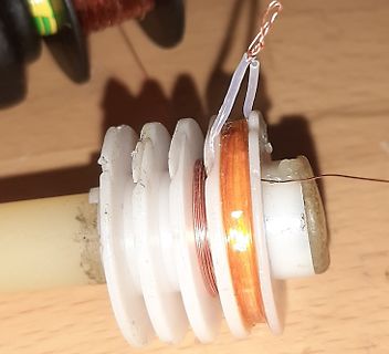Spule mit Kunststoffkern und Kupferdraht