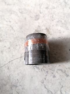 Zylinder mit Kupferdraht und Klebeband