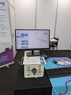 Messaufbau mit PC-Monitor und Emzer Messgerät
