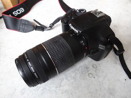 Canon EOS 1100D Kamera mit Objektiv