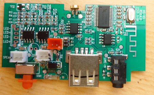 Leiterplatte mit USB, Audio-Anschlüssen und integrierten ICs