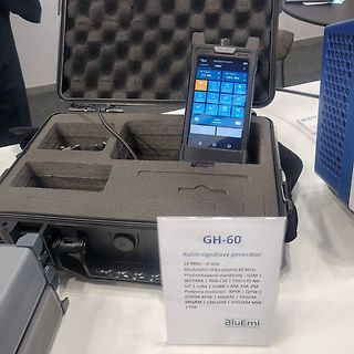 GH-60 Signalgenerator in Koffer mit Display