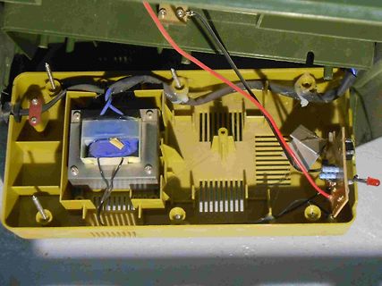 Innenansicht eines Gehäuses mit Elektronikkomponenten