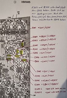 Foto einer Leiterplatte mit handschriftlichen Messwerten